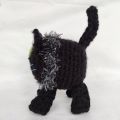 czarny kot włóczkowy
