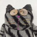 kot sankowo uszyty ze swetra